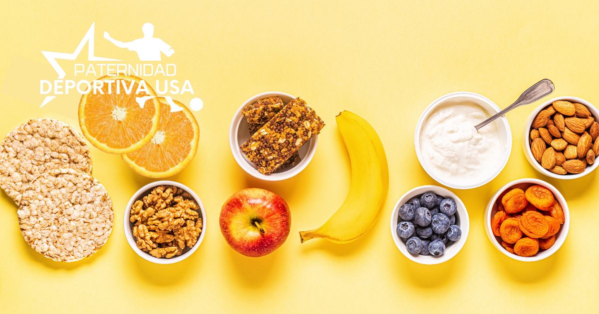 Varios contenedores con comida saludable para un joven deportista que se pueden consumir antes de una competencia o partido